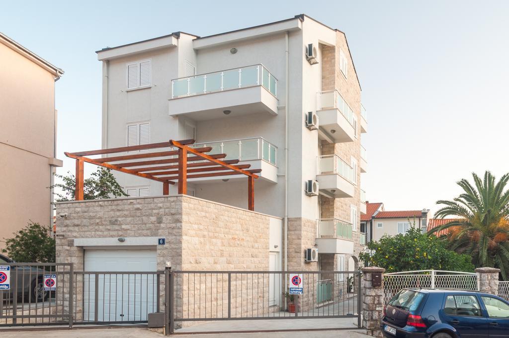 Apartments Lila Aurea Petrovac エクステリア 写真