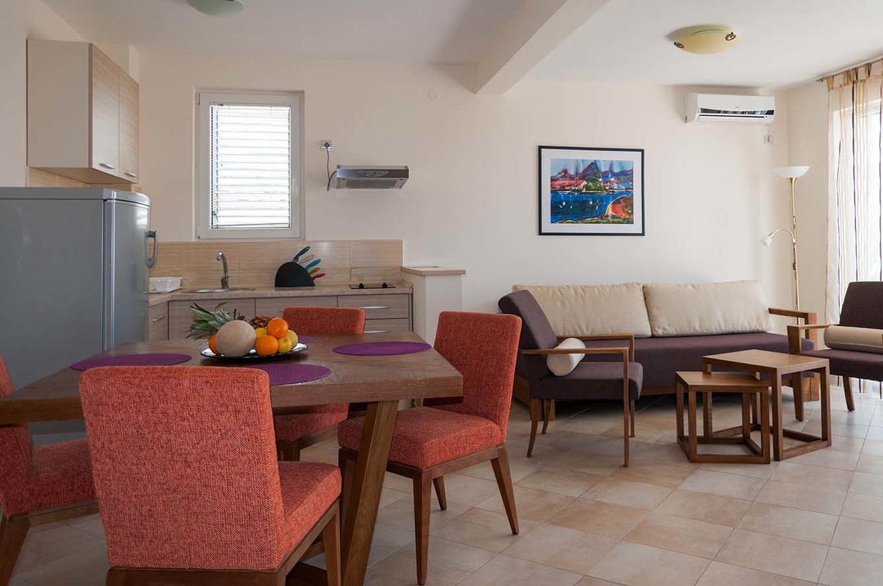 Apartments Lila Aurea Petrovac エクステリア 写真