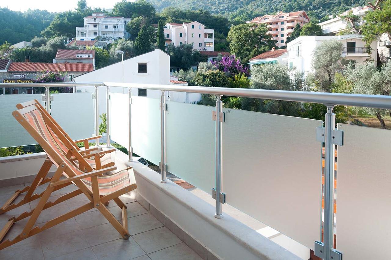 Apartments Lila Aurea Petrovac エクステリア 写真