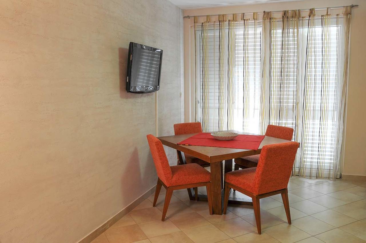 Apartments Lila Aurea Petrovac エクステリア 写真